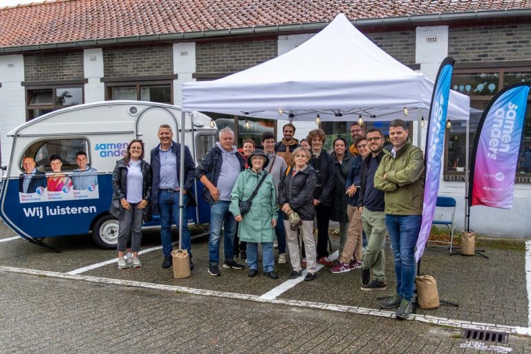 Oppositiepartij Samen Anders trekt met caravan van wijk naar wijk: “Luisteren naar de inwoners en met ideeën aan de slag gaan”